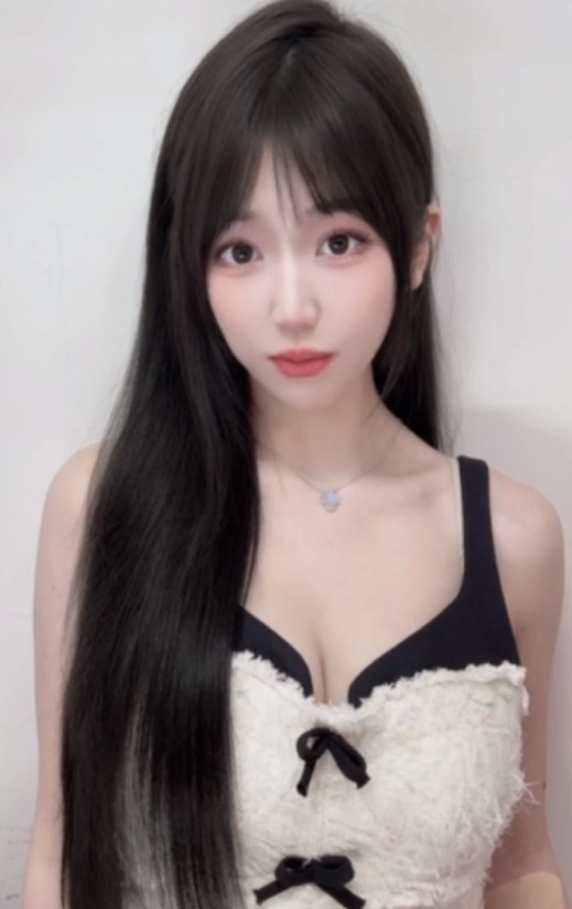 出沒地區:台南外送茶  資料：💦里奈 165.E.23歲 特色： 🦋身材猖狂火辣🦋雪白的嫩肌